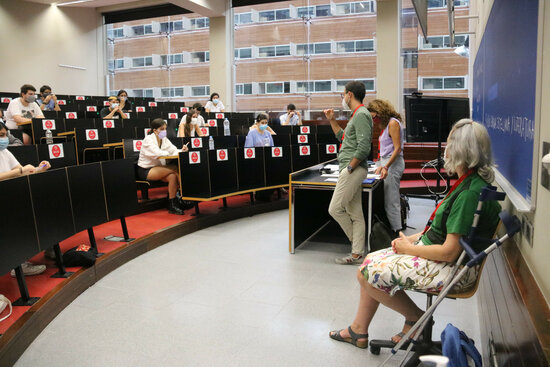 Students getting ready to take their university entry exams in Barcelona (by Eli Don)